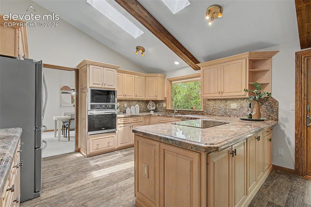 Image 8 of 44: Kitchen