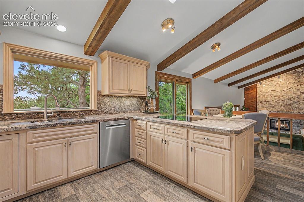 Image 9 of 44: Kitchen