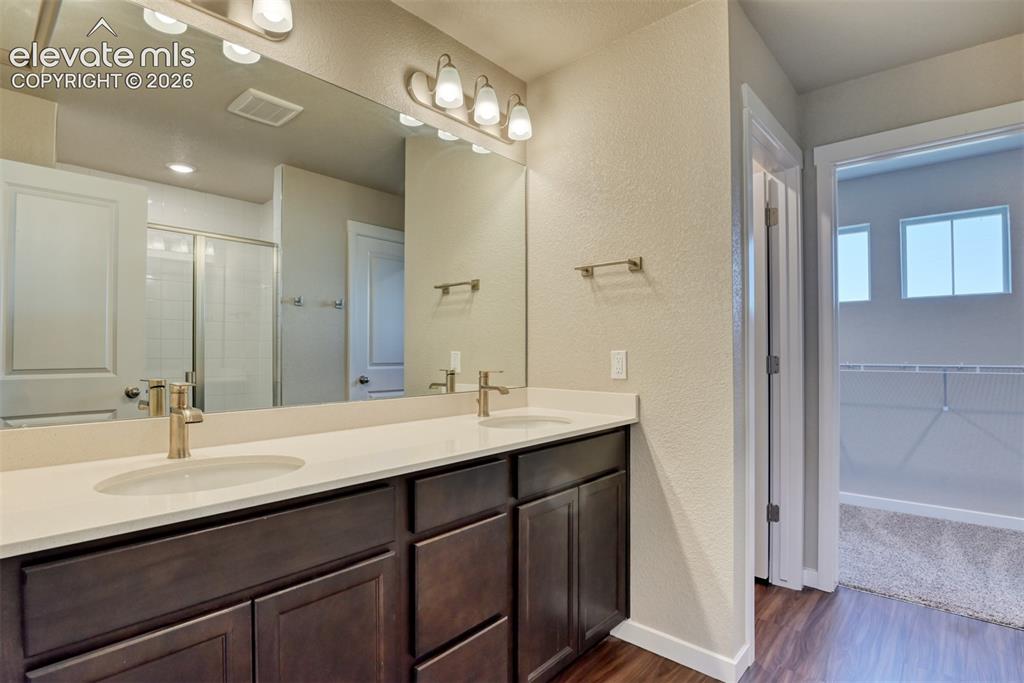 Image 12 of 20: Bathroom
