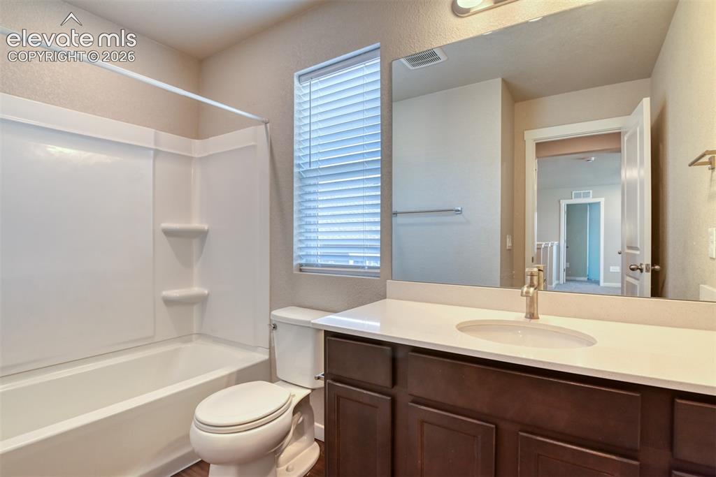 Image 14 of 20: Bathroom