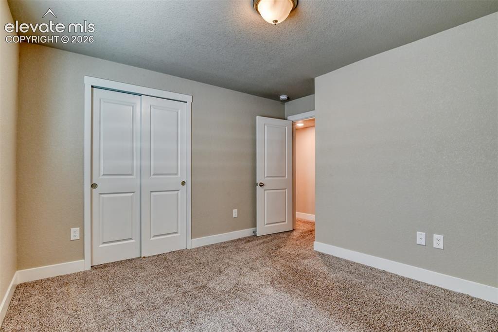 Image 16 of 20: Bedroom