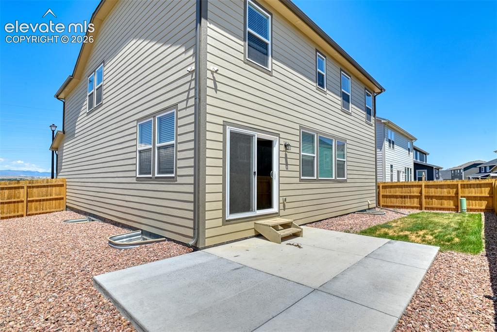 Image 19 of 20: Back of Structure