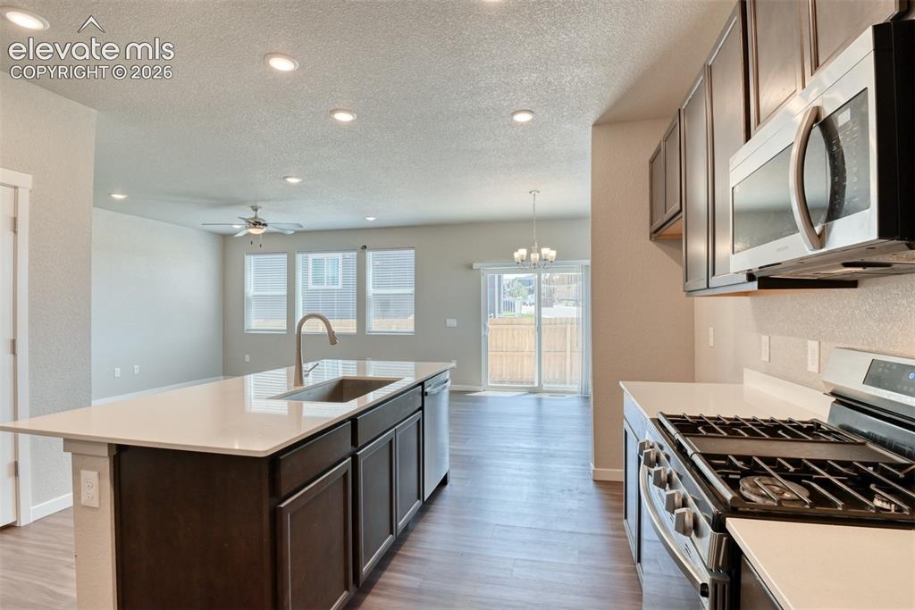 Image 4 of 20: Kitchen