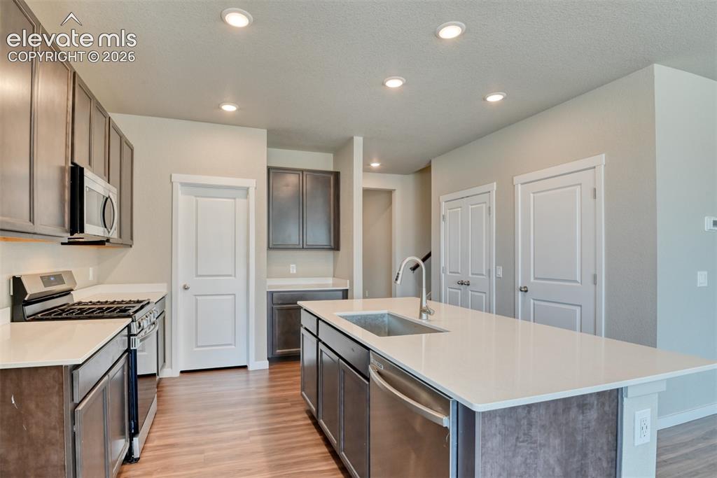 Image 5 of 20: Kitchen