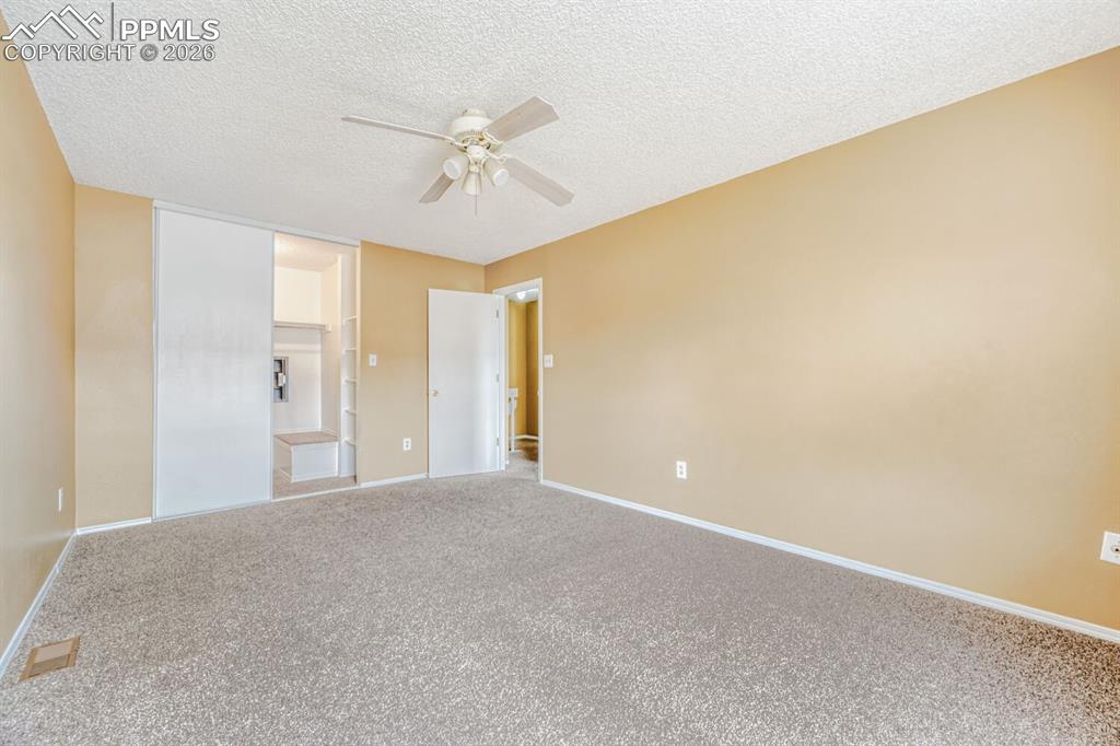 Image 14 of 28: Bedroom