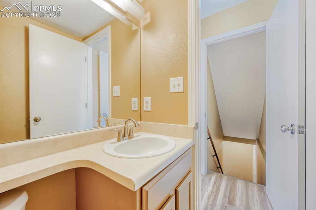 Image 21 of 28: Bathroom