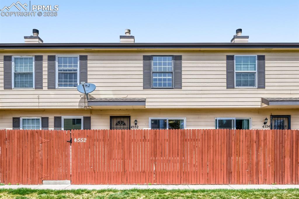 Image 24 of 28: Side of Structure