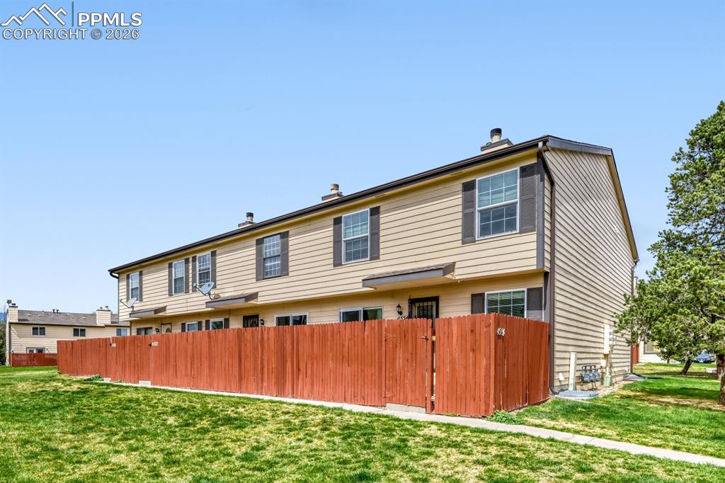 Image 25 of 28: Back of Structure