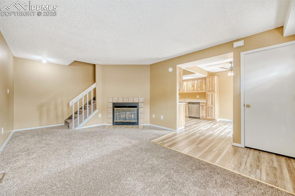 Image 4 of 28: Living Room