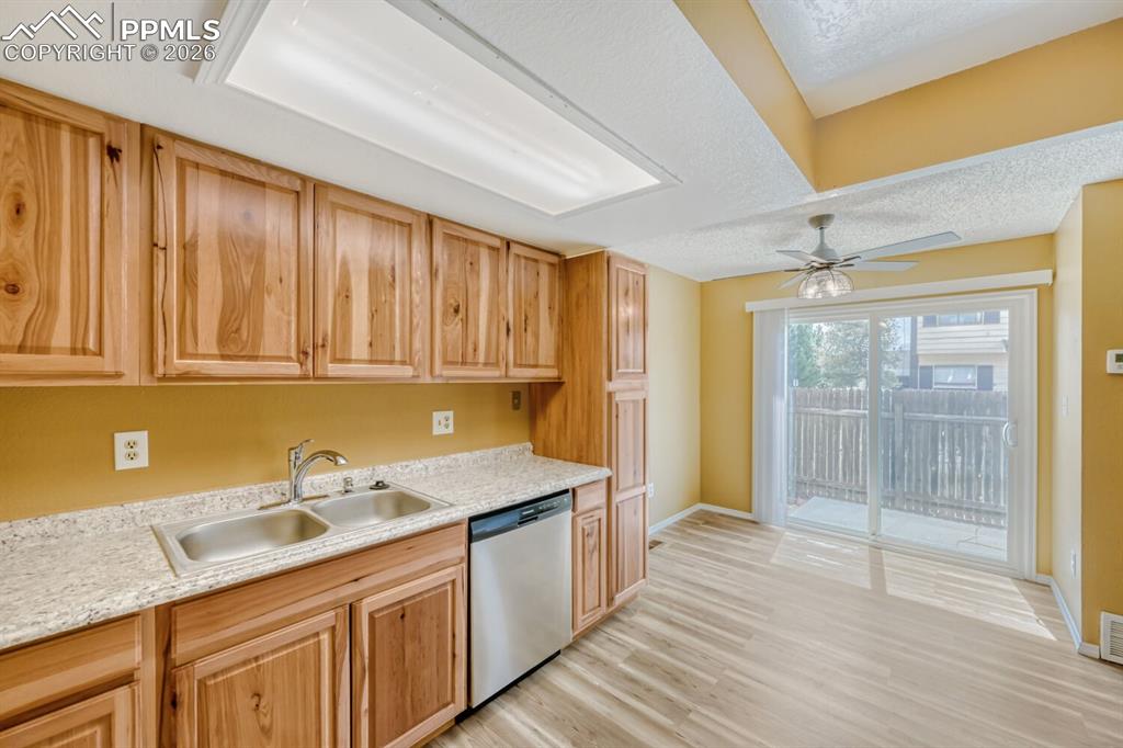 Image 8 of 28: Kitchen