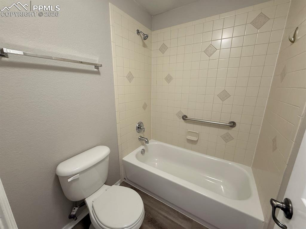 Image 42 of 49: Bathroom