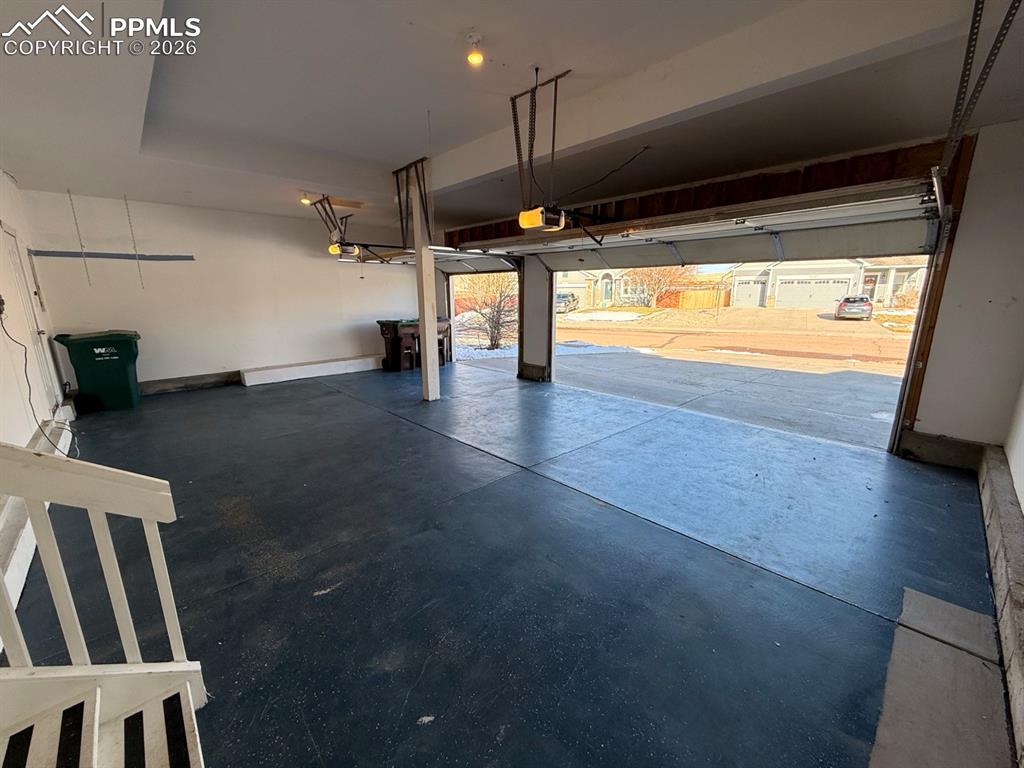 Image 48 of 49: Garage