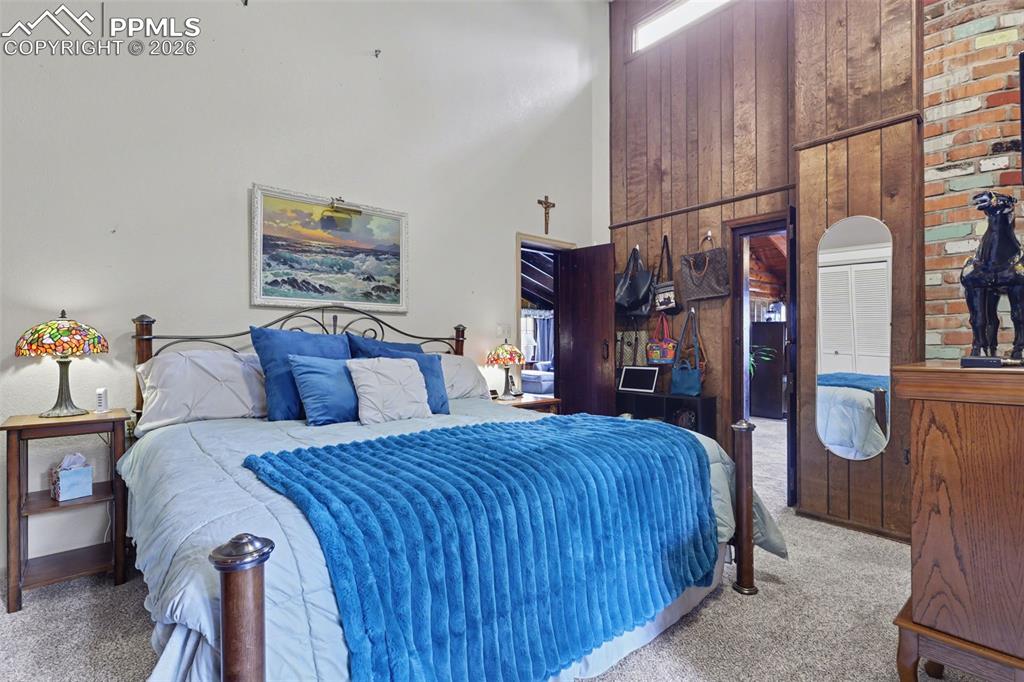 Image 29 of 45: Bedroom