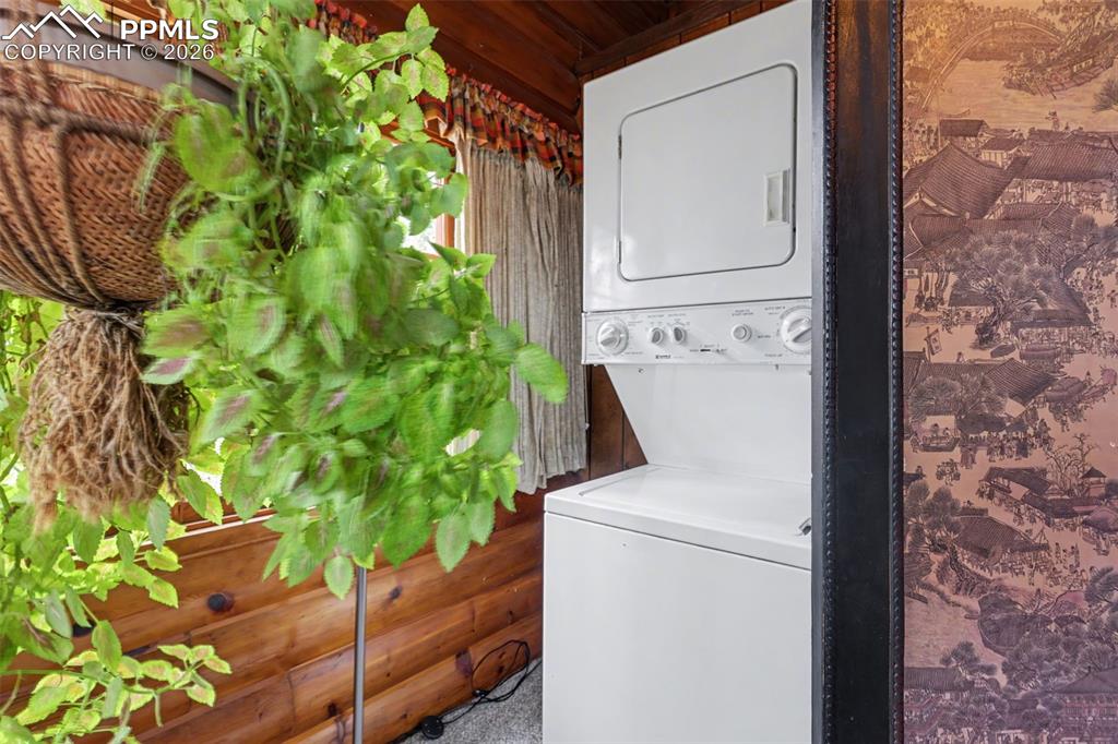 Image 33 of 45: Laundry