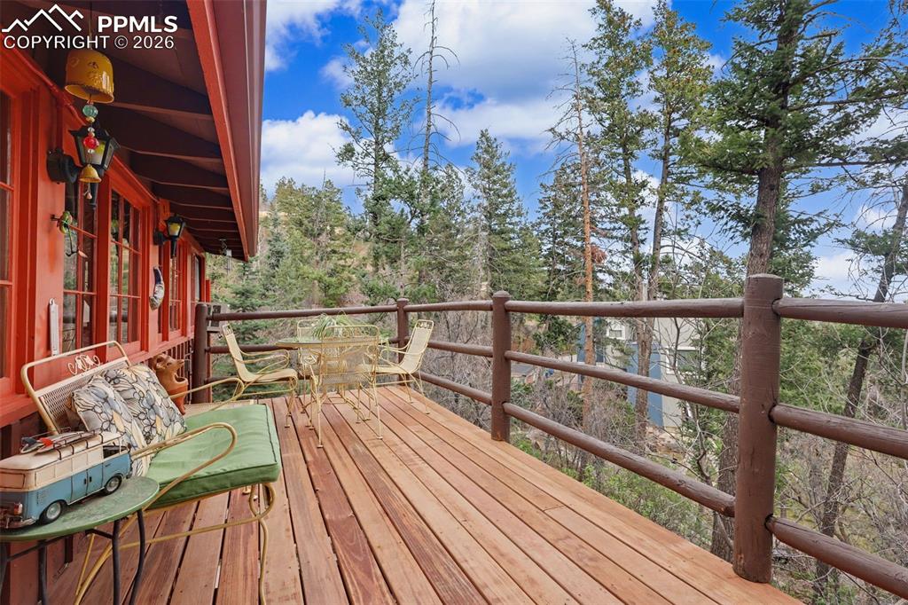 Image 34 of 45: Deck