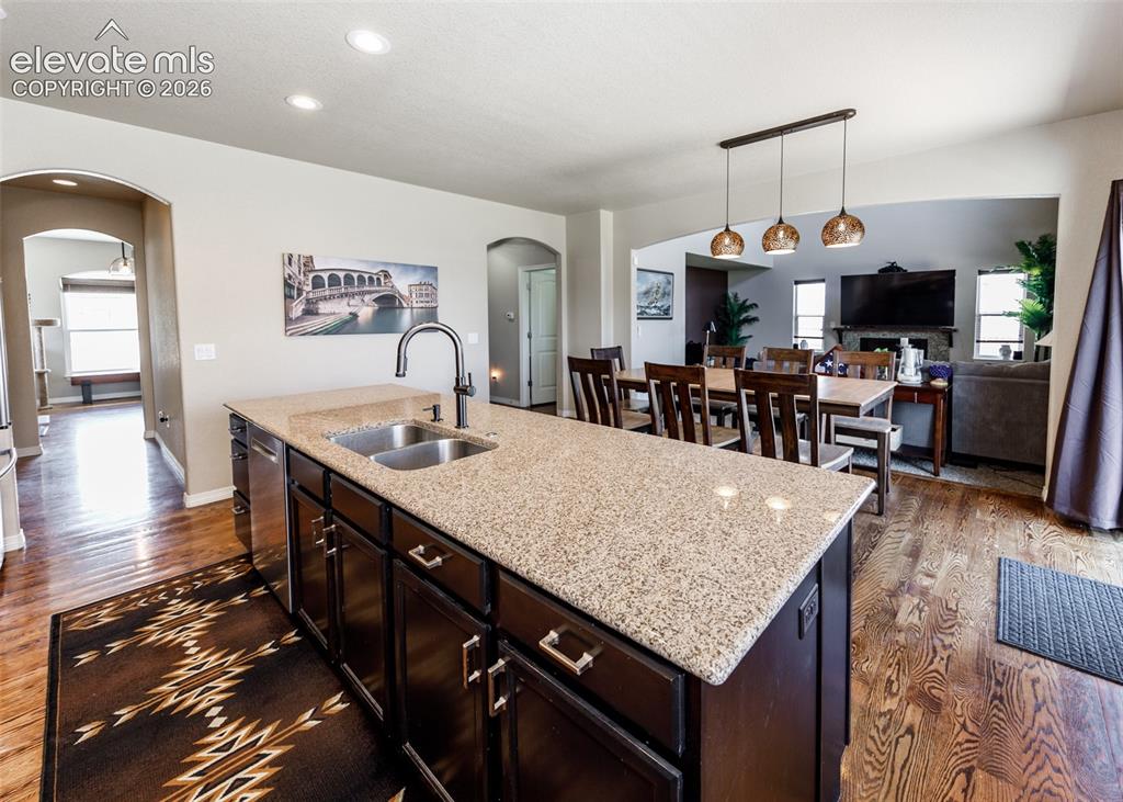 Image 15 of 49: Kitchen
