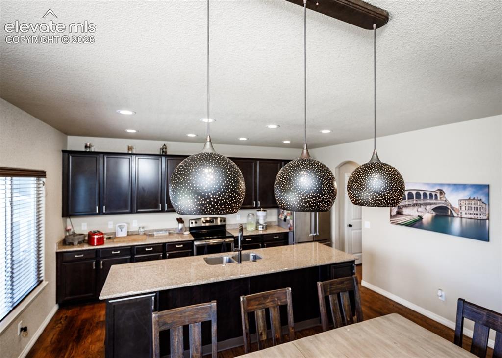 Image 16 of 49: Kitchen