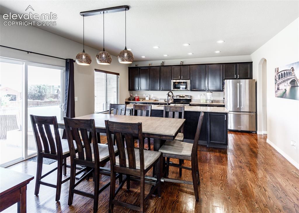 Image 17 of 49: Dining Area