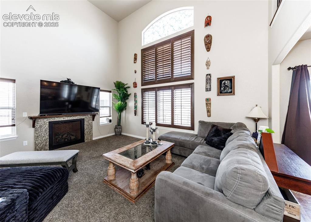 Image 19 of 49: Living Room