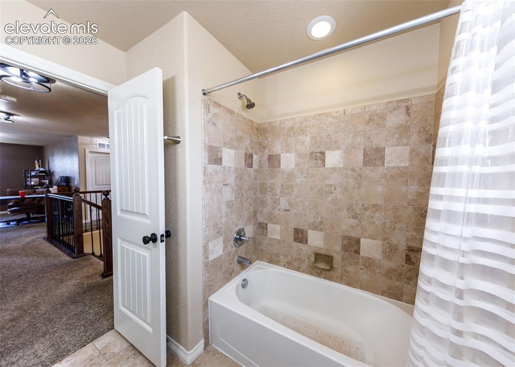 Image 36 of 49: Bathroom