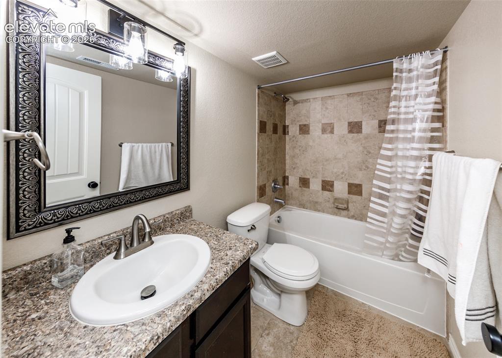 Image 43 of 49: Bathroom