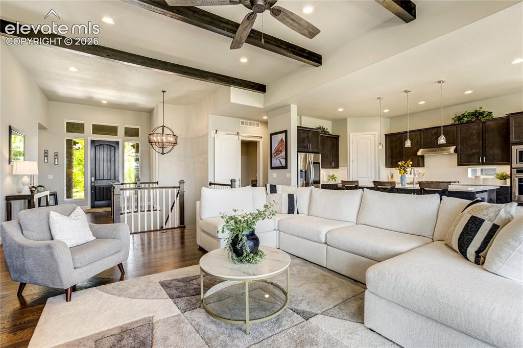 Image 11 of 50: Great Room