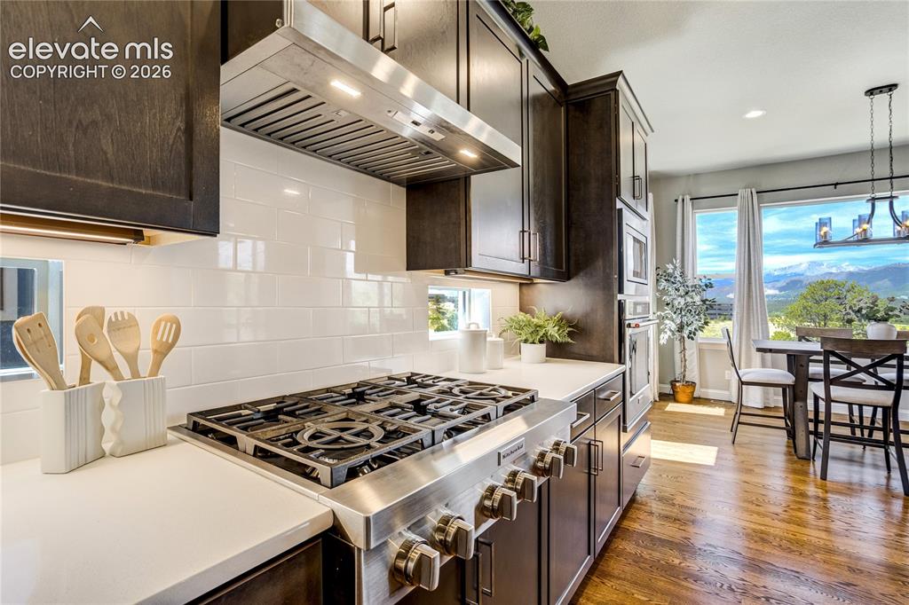 Image 15 of 50: Kitchen