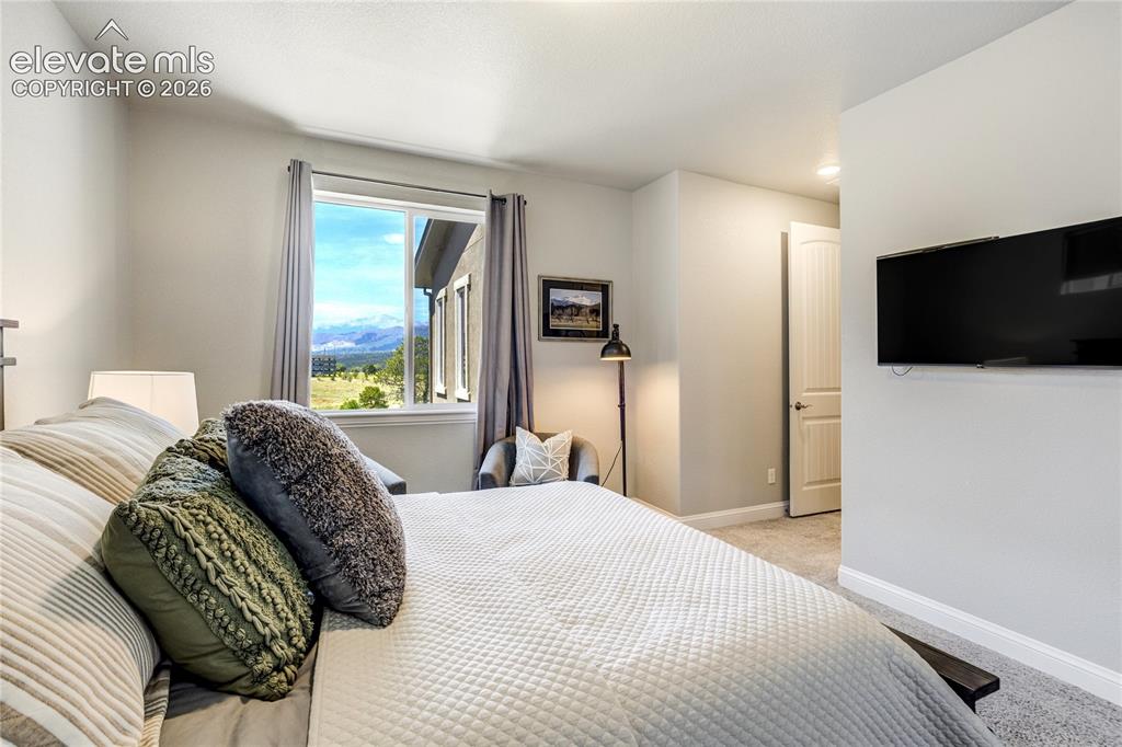 Image 22 of 50: MAIN LEVEL JUNIOR SUITE Comfortable accommodations for guests with a privat