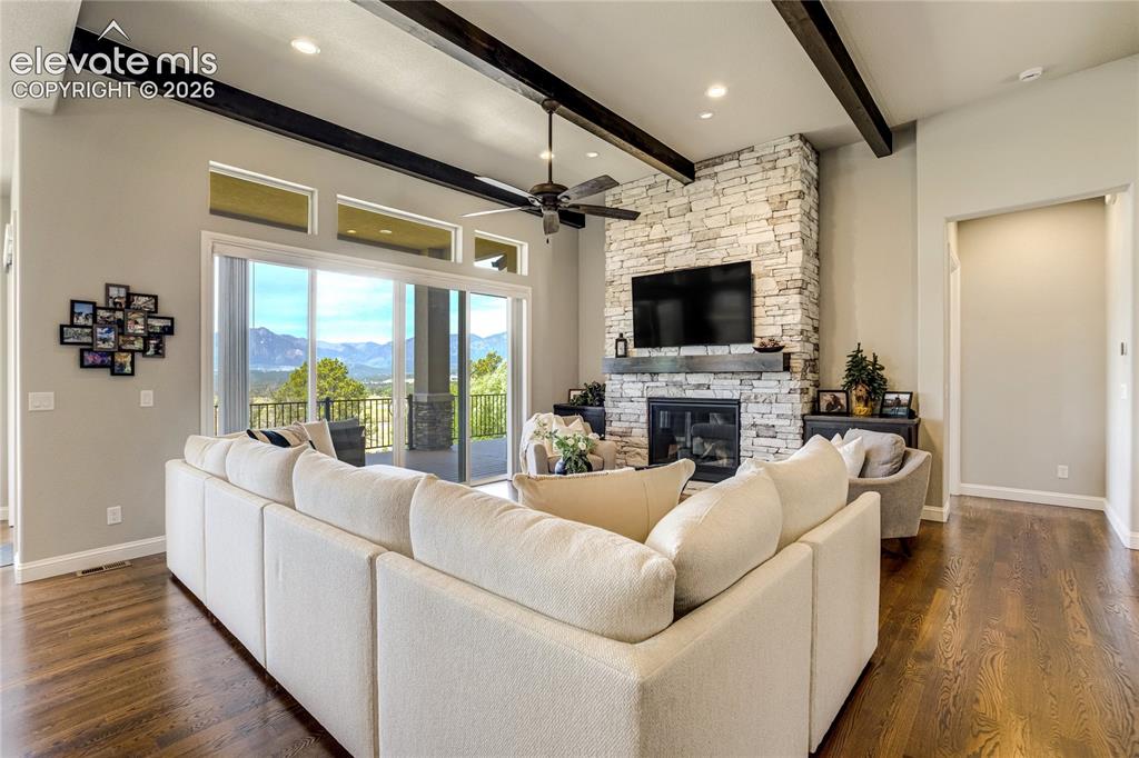 Image 8 of 50: Great Room