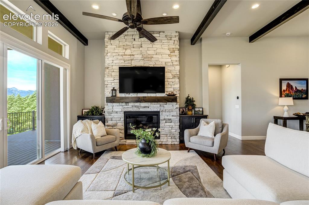 Image 9 of 50: Great Room