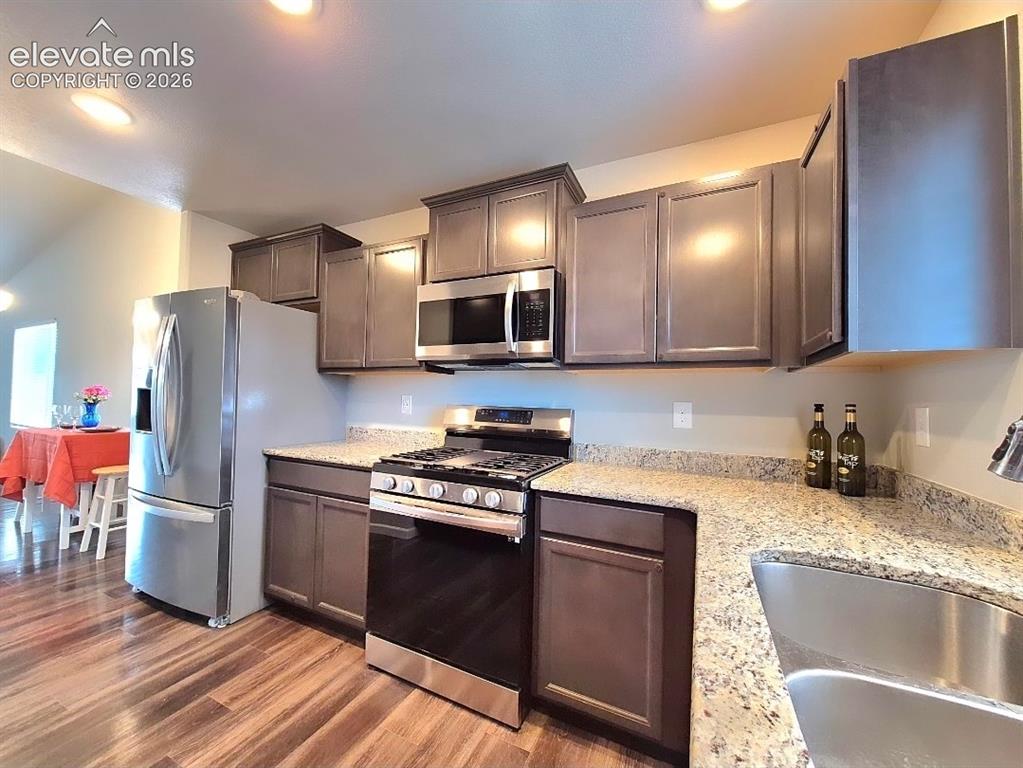 Image 9 of 35: Kitchen