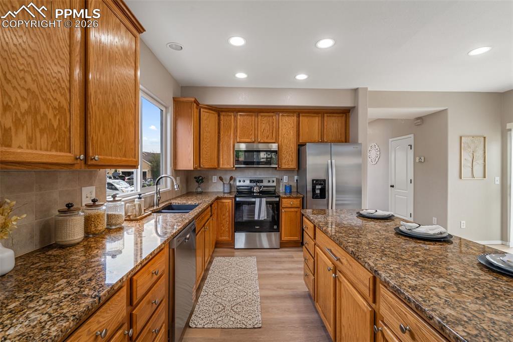 Image 18 of 49: Kitchen