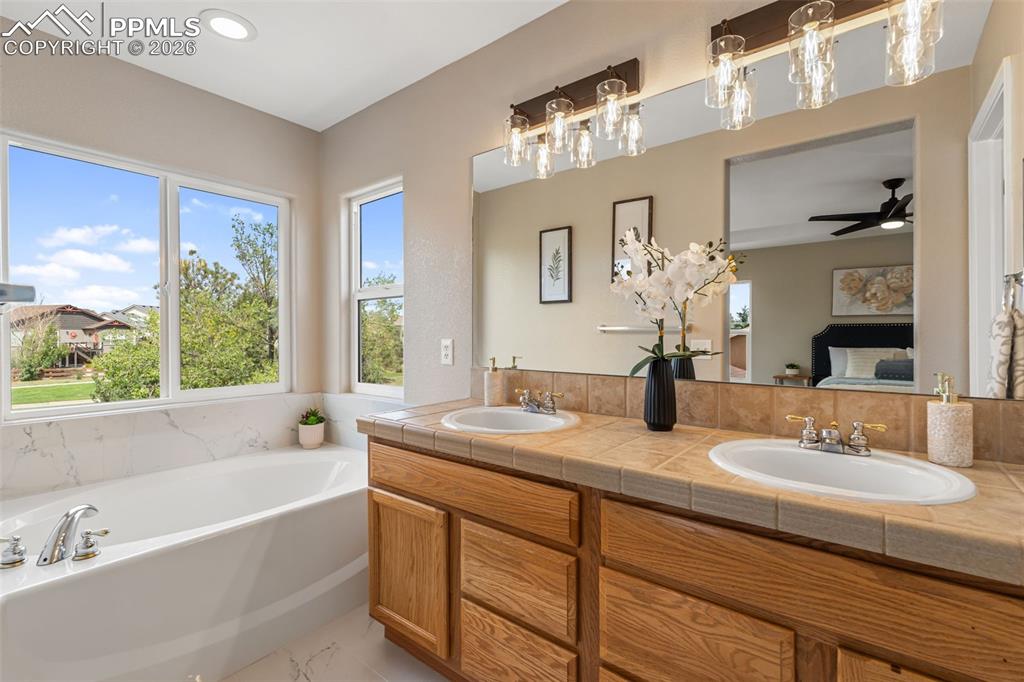 Image 27 of 49: Bathroom