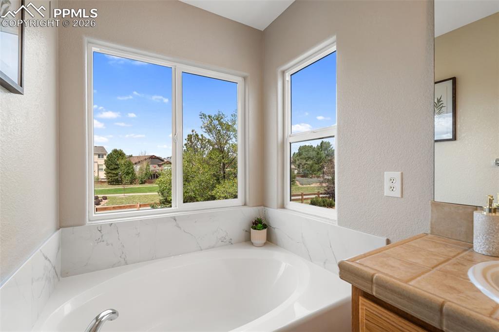 Image 28 of 49: Bathroom