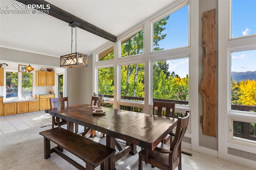 Image 14 of 50: Dining Area