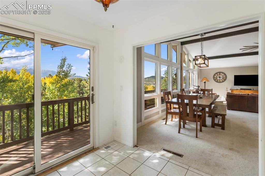 Image 20 of 50: Dining Area