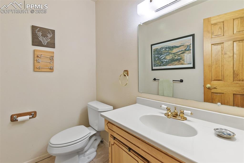 Image 40 of 50: Bathroom