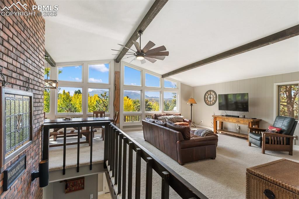 Image 9 of 50: Living Room