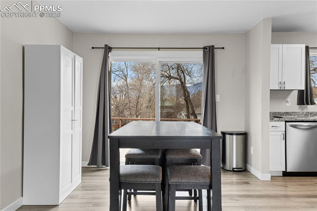 Image 11 of 45: Dining Area