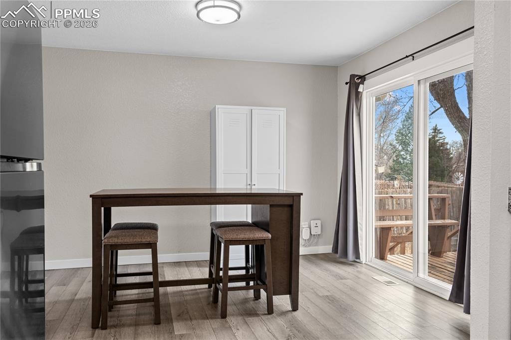 Image 12 of 45: Dining Area