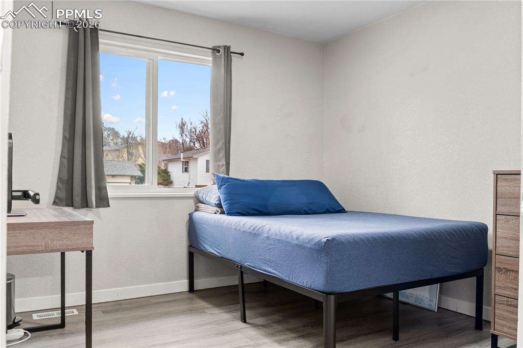 Image 23 of 45: Bedroom