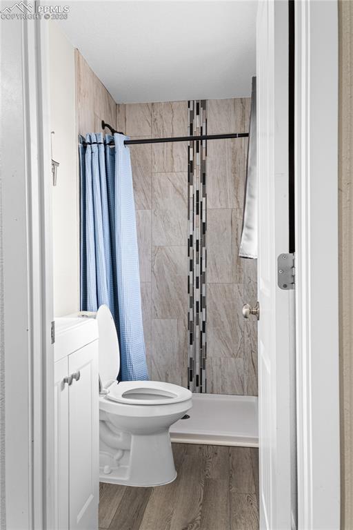 Image 38 of 45: Bathroom