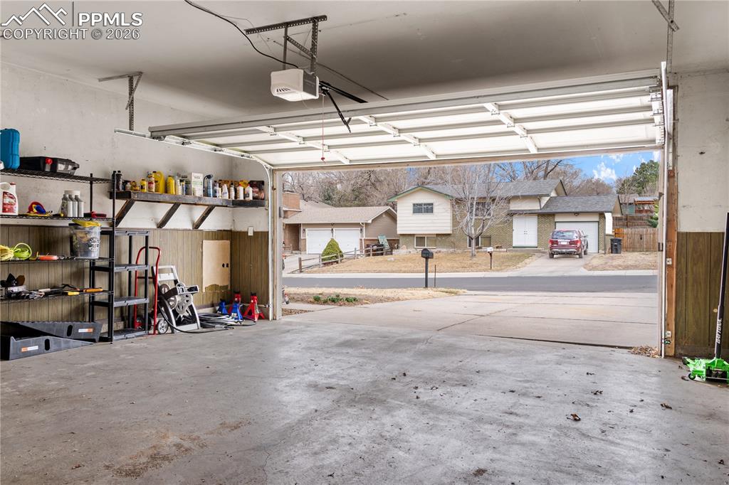 Image 4 of 45: Garage