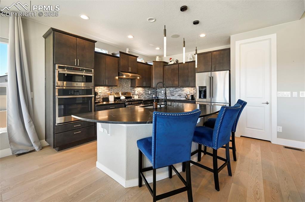 Image 10 of 46: Kitchen