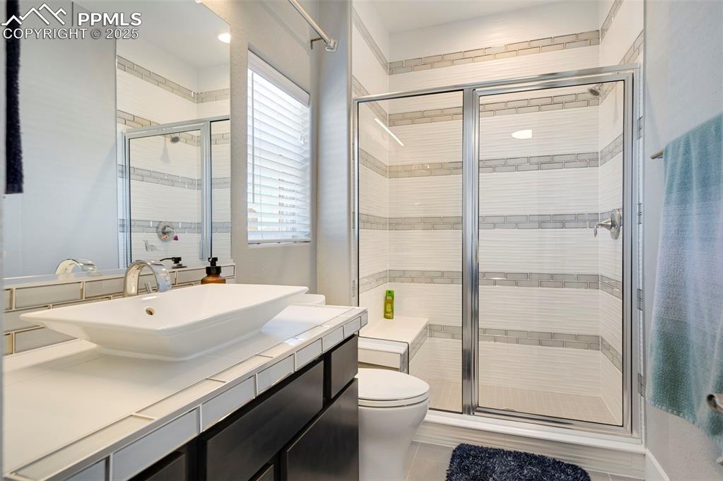 Image 16 of 46: Bathroom