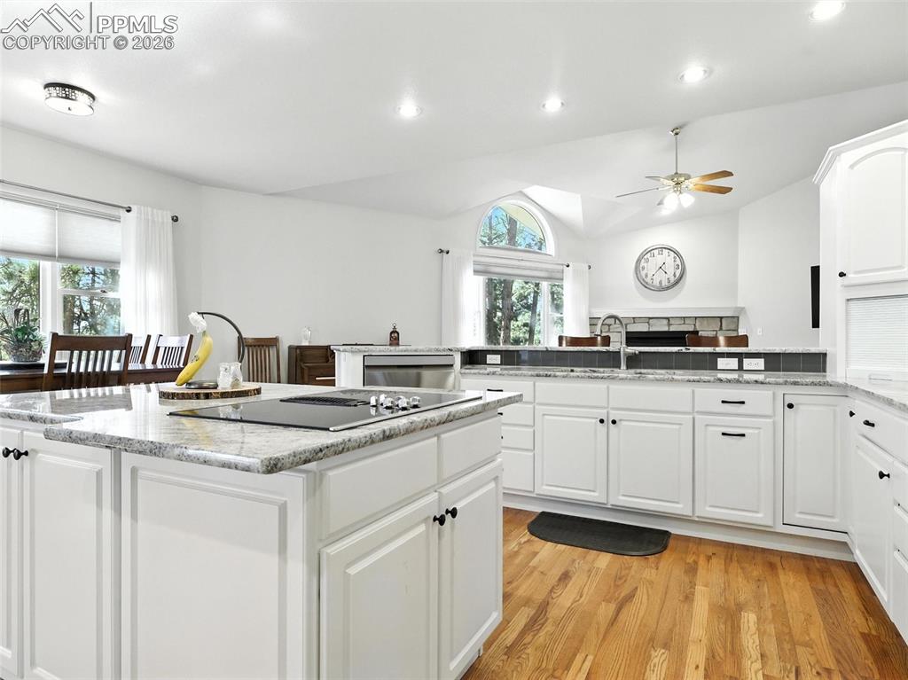 Image 11 of 50: Kitchen