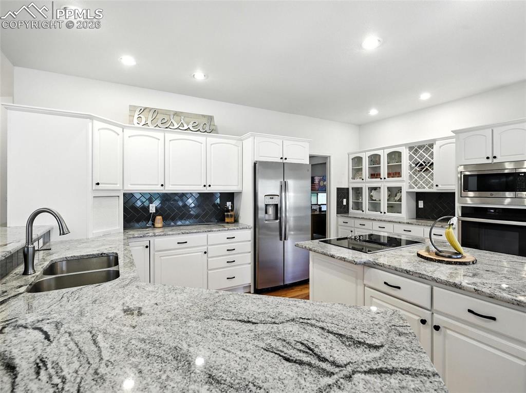 Image 14 of 50: Kitchen