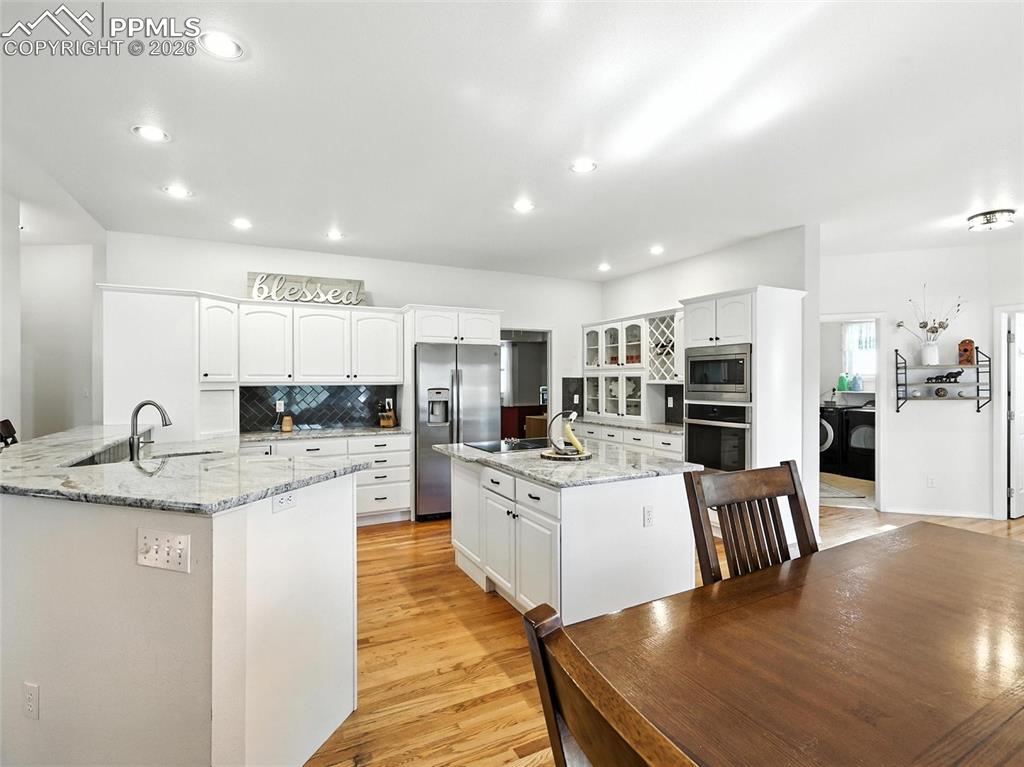 Image 16 of 50: Kitchen