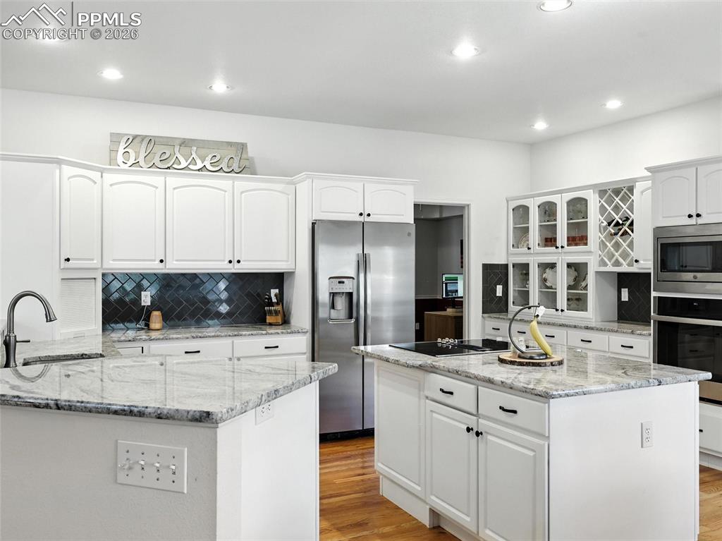 Image 17 of 50: Kitchen