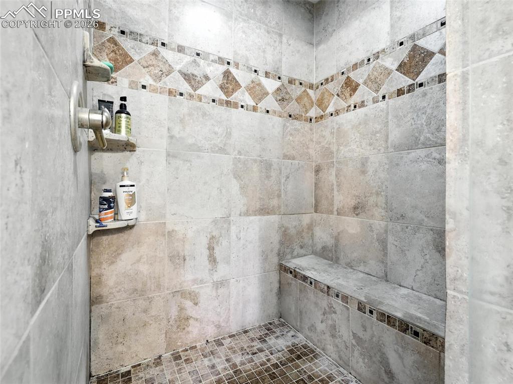 Image 24 of 50: Bathroom